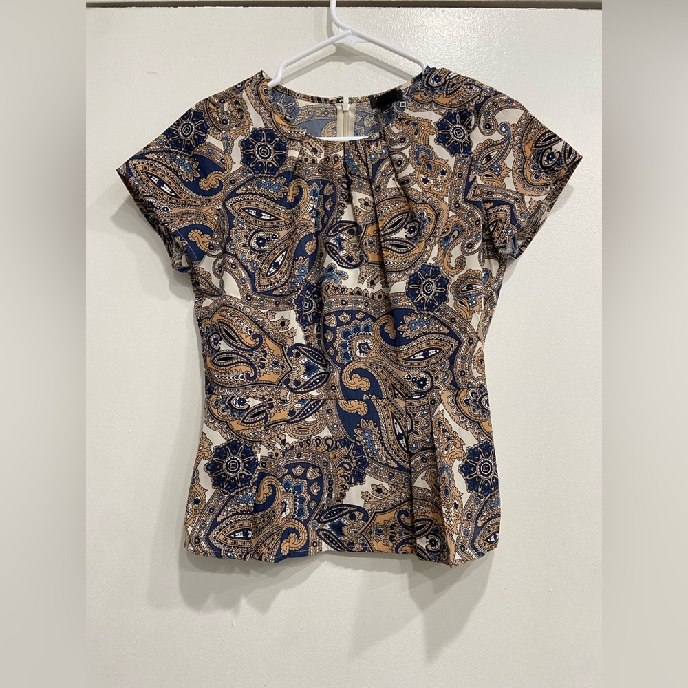 Ann Taylor- short sleeve zip up peplum top